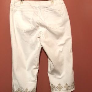 💝Jeans Capris White, Size 16, Avenue Blues